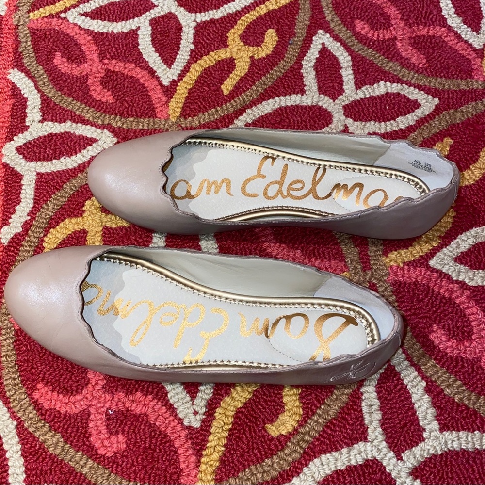 Sam Edelman neutral flats w/ scallop detail sz 8.5
